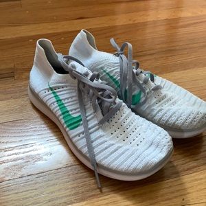 Nike Free Flyknit Womens running shoe